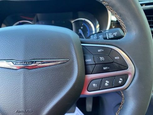 Used 2023 Chrysler Pacifica Pinnacle image 28