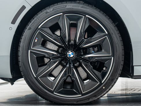 Used 2023 BMW 760i xDrive AWD/4WD image 10