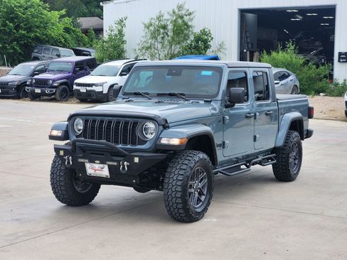 Used 2024 Jeep Gladiator Sport image 2