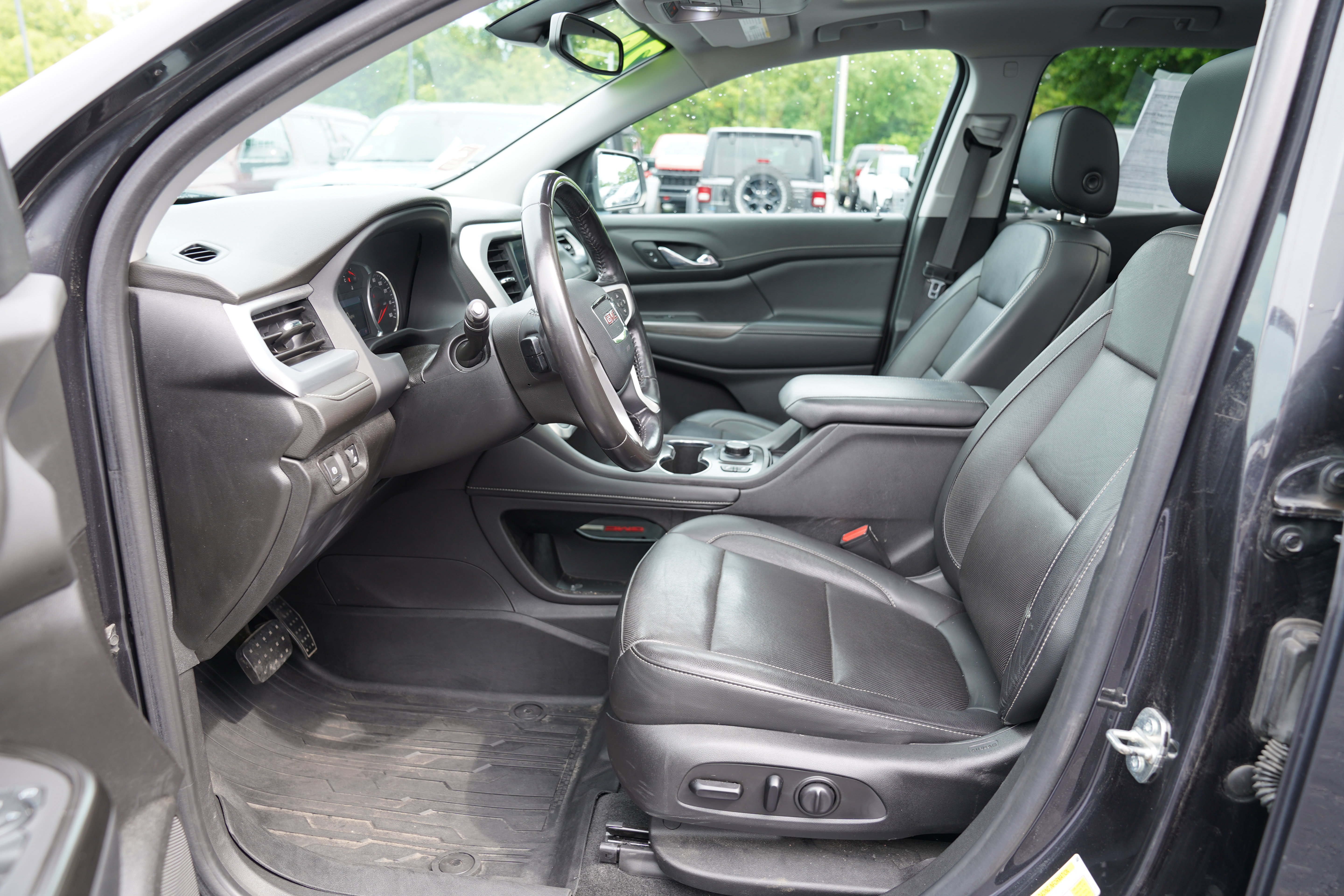 Used 2020 GMC Acadia SLT w/ Trailering Package AWD/4WD image 4