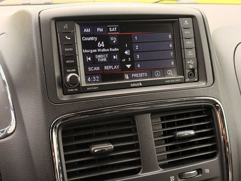 Used 2019 Dodge Grand Caravan SXT FWD image 16