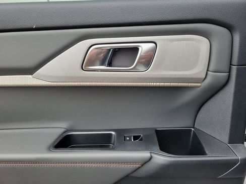 New 2025 Ford Explorer Active w/ Active Comfort Package image 14