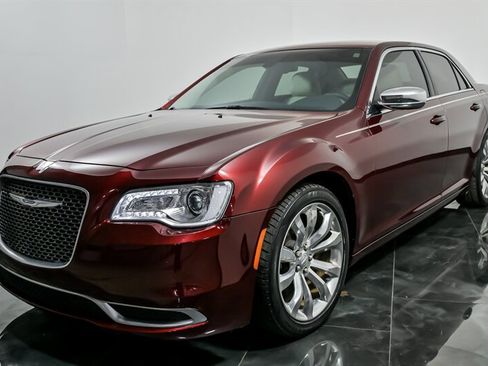 Used 2020 Chrysler 300 Touring w/ Chrome Appearance Package image 5