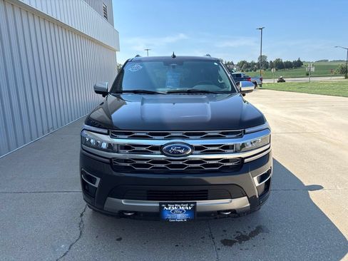 Used 2024 Ford Expedition Platinum AWD/4WD image 2