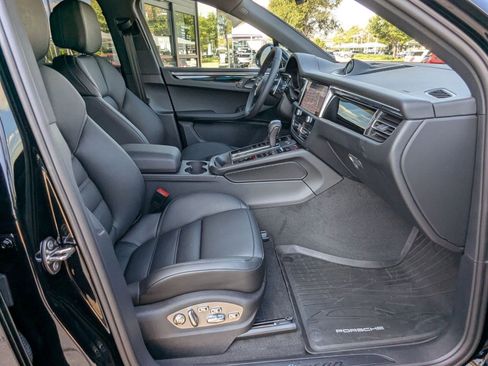 Certified 2026 Porsche Macan AWD/4WD image 25