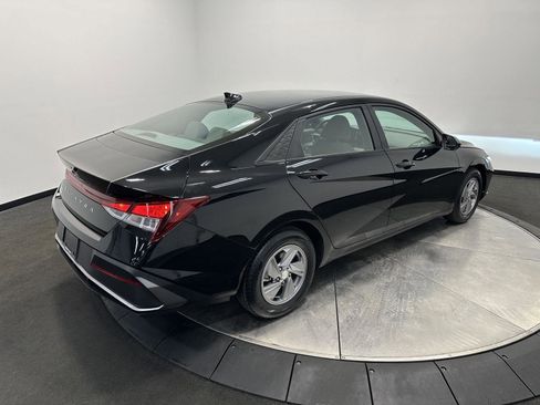 Certified 2024 Hyundai Elantra SE image 7