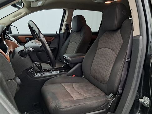 Used 2015 Chevrolet Traverse LT image 8