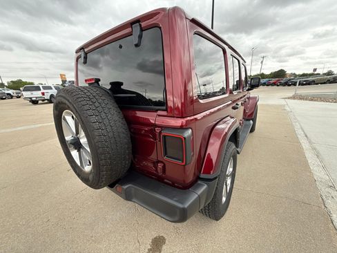Used 2022 Jeep Wrangler Unlimited Sahara w/ Cold Weather Group AWD/4WD image 6