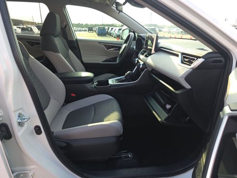 Used 2024 Toyota RAV4 XLE image 14