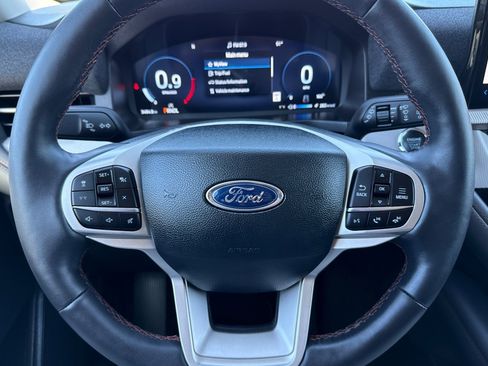 Used 2025 Ford Explorer Active w/ Active Comfort Package image 24