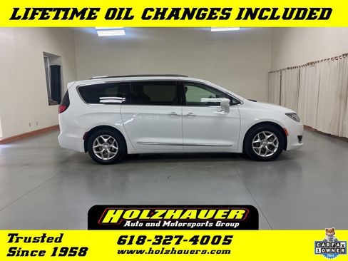 Used 2018 Chrysler Pacifica Touring-L w/ Tire & Wheel Group FWD image 1