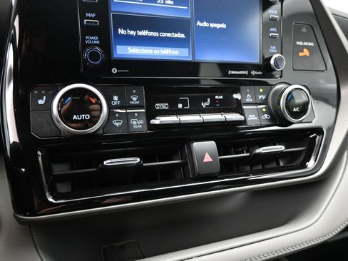 Certified 2022 Toyota Highlander XLE image 14