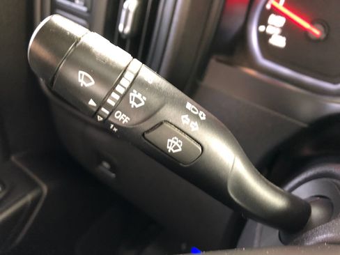 Used 2020 Chevrolet Silverado 1500 Custom w/ Custom Value Package AWD/4WD image 28