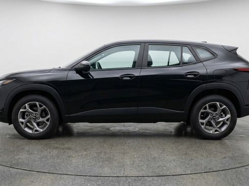 Used 2025 Chevrolet Trax LT image 5