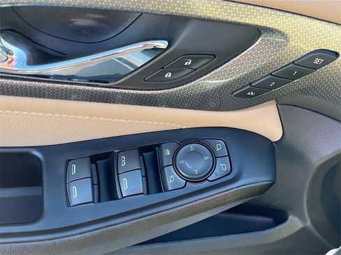 Used 2023 Chevrolet Traverse Premier image 18