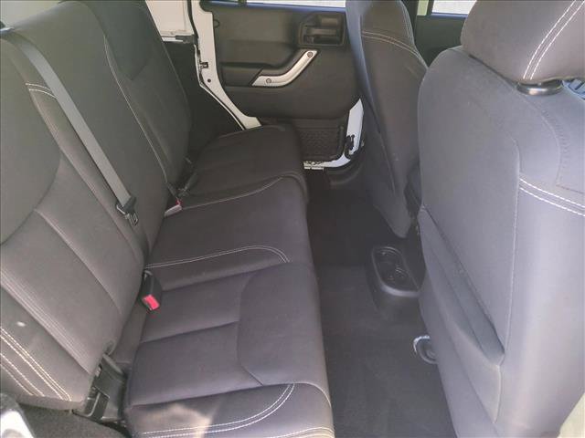 Used 2018 Jeep Wrangler Unlimited Sahara w/ Connectivity Group AWD/4WD image 18