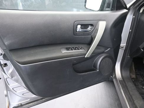 Used 2013 Nissan Rogue SV w/ Premium Pkg AWD/4WD image 16