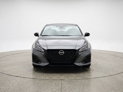 Used 2025 Nissan Altima 2.5 SV FWD image 2