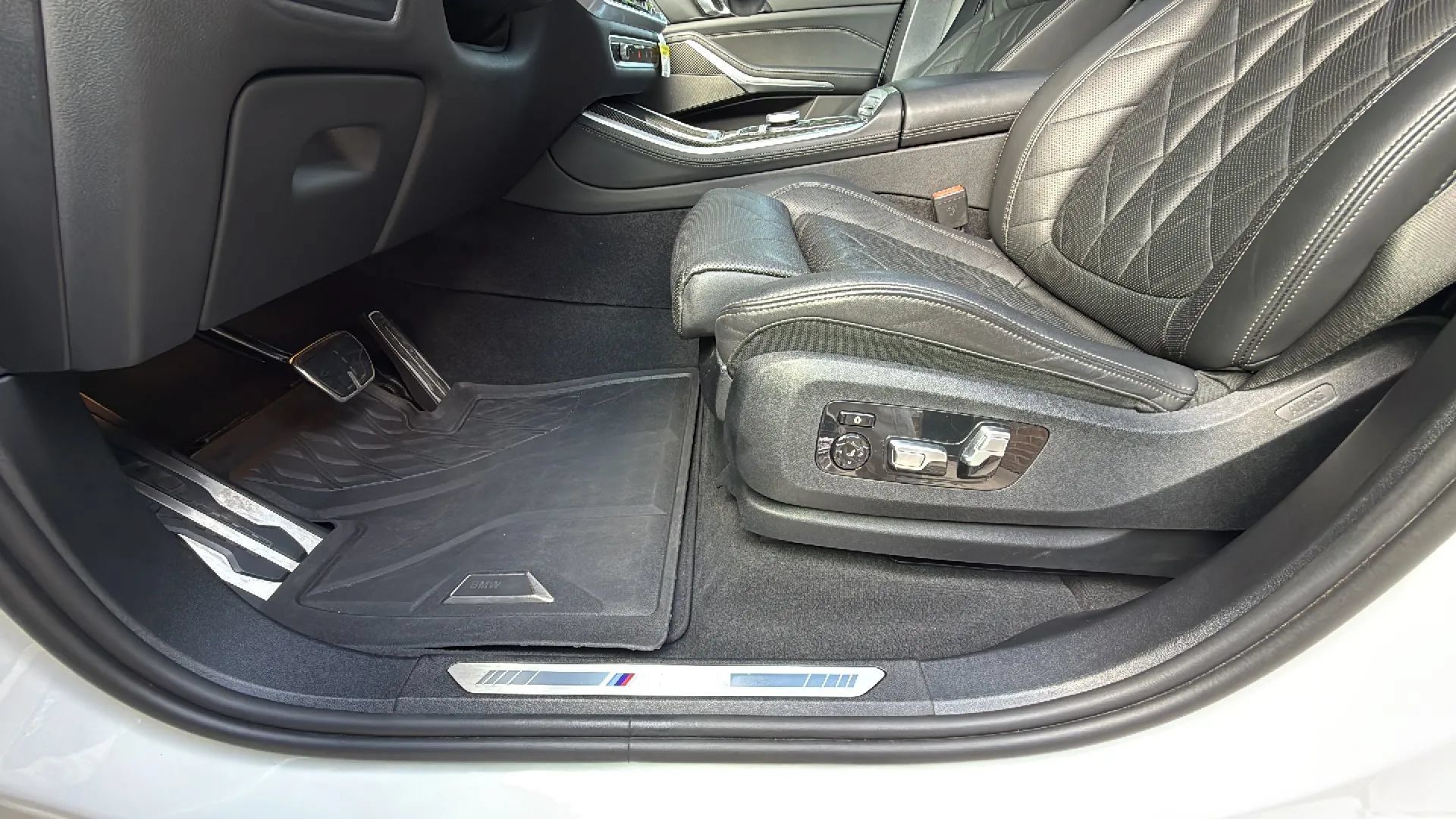 Used 2024 BMW X5 M60i w/ Climate Comfort Package AWD/4WD image 37