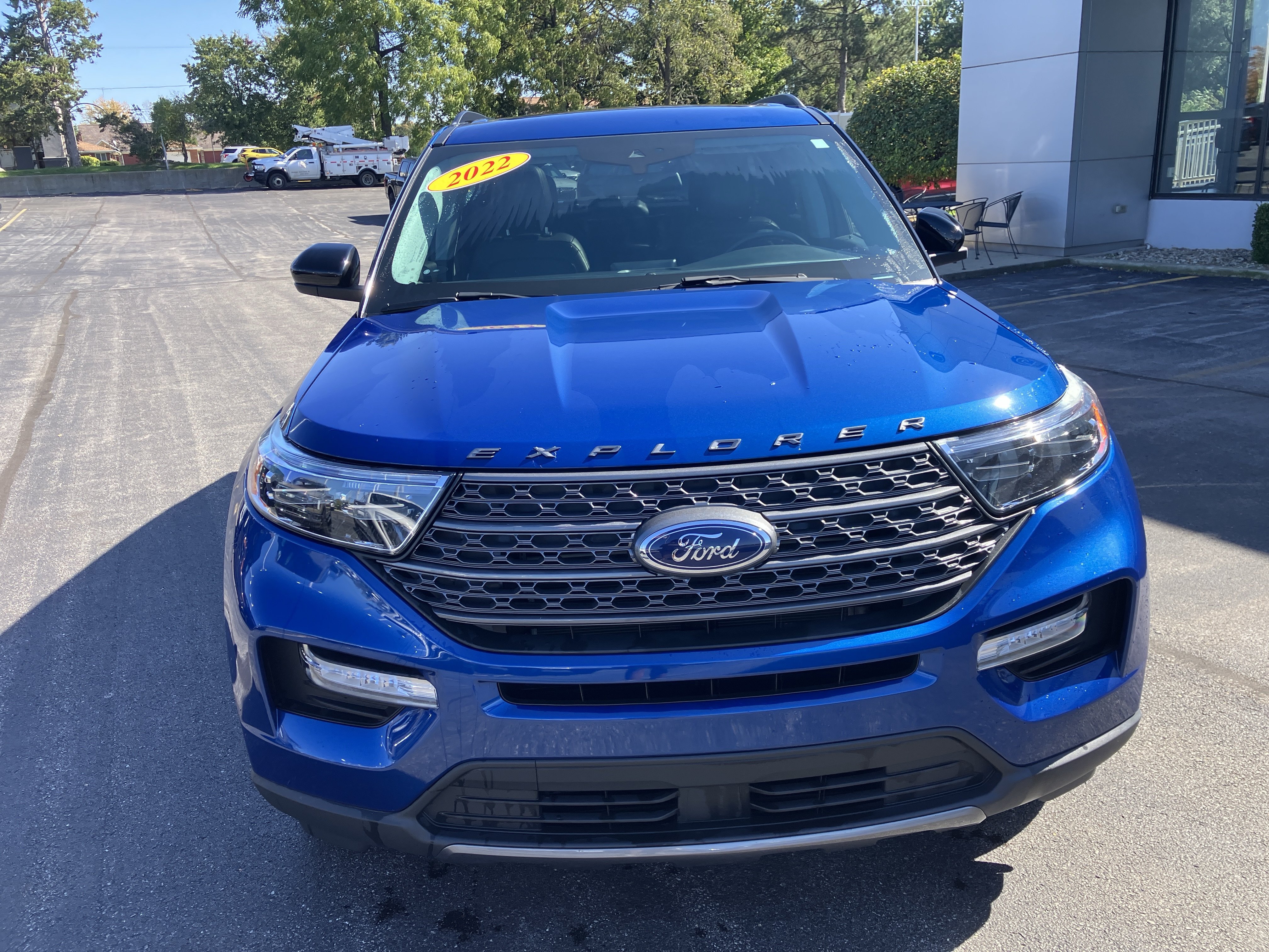 Used 2022 Ford Explorer XLT w/ Equipment Group 202A AWD/4WD image 2