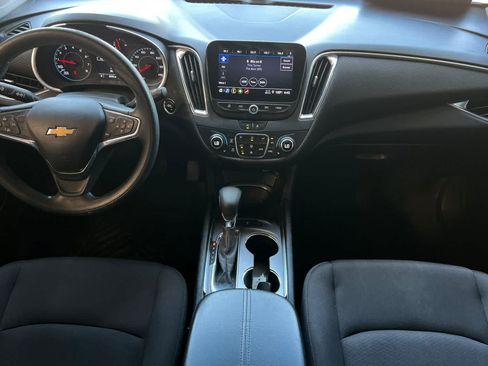 Used 2021 Chevrolet Malibu LT FWD image 4