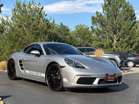Used 2024 Porsche 718 Cayman RWD image 4