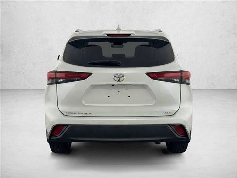 Used 2020 Toyota Highlander XLE FWD image 6