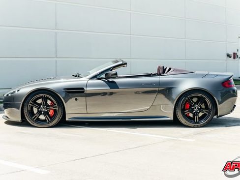 Used 2009 Aston Martin V8 Vantage Roadster RWD image 57