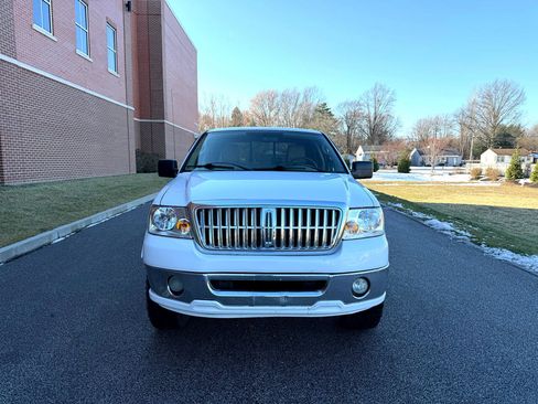Used 2007 Lincoln Mark LT 4x4 image 2