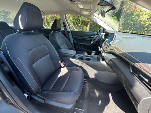 Used 2025 Nissan Altima 2.5 SV FWD image 36