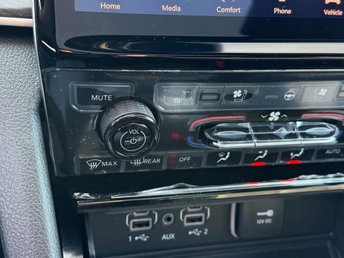 New 2025 Jeep Grand Cherokee L Limited w/ Luxury Tech Group II AWD/4WD image 23