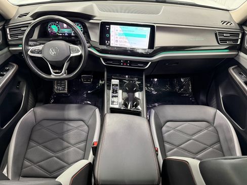 Used 2024 Volkswagen Atlas Peak Edition SE image 15