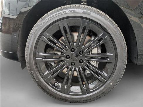 New 2026 Land Rover Range Rover SE image 10