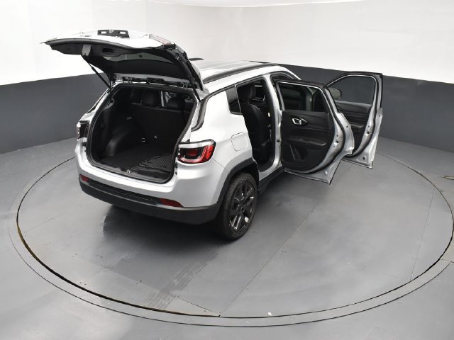 New 2026 Jeep Compass Latitude AWD/4WD image 30