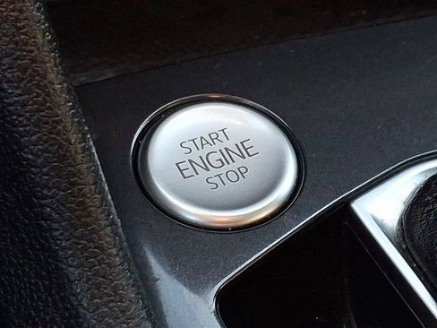 Used 2022 Volkswagen Tiguan SE image 23