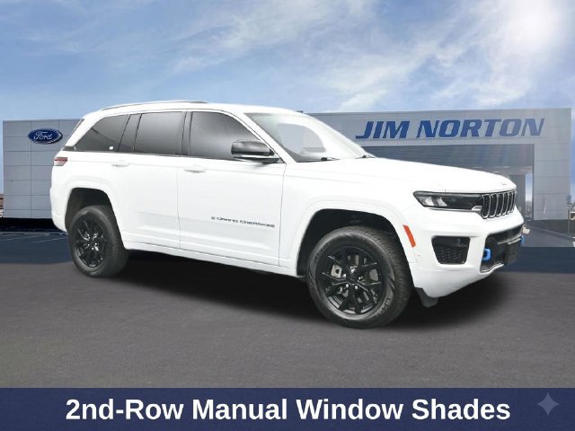 Used 2023 Jeep Grand Cherokee Overland w/ Luxury Tech Group IV AWD/4WD image 19