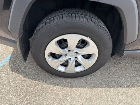 Used 2022 Toyota RAV4 LE AWD/4WD image 14