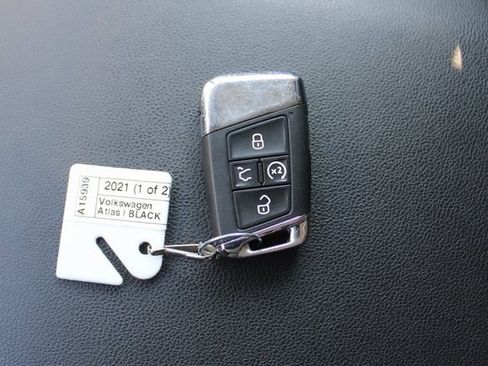 Used 2021 Volkswagen Atlas SE w/ Towing Package image 31