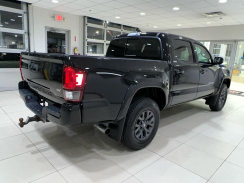 Used 2022 Toyota Tacoma SR5 w/ Technology Package AWD/4WD image 12