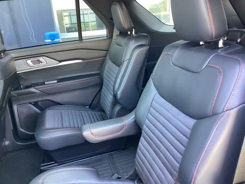 Used 2025 Ford Explorer ST-Line w/ Premium Package AWD/4WD image 19