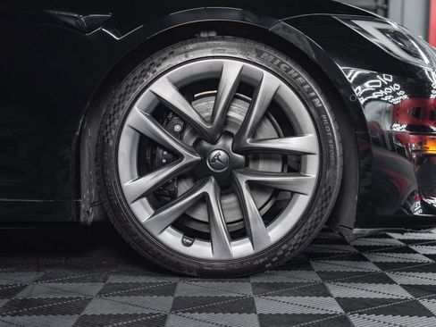 Used 2021 Tesla Model S Plaid image 13