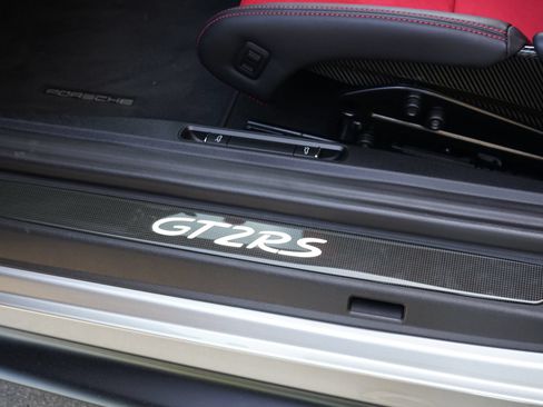 Used 2018 Porsche 911 GT2 RS RWD image 39
