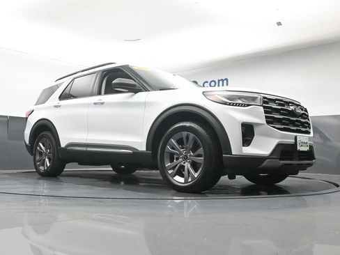 Used 2025 Ford Explorer Active w/ Active Comfort Package AWD/4WD image 28