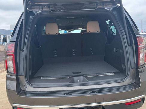 Used 2021 Chevrolet Suburban Premier AWD/4WD image 4