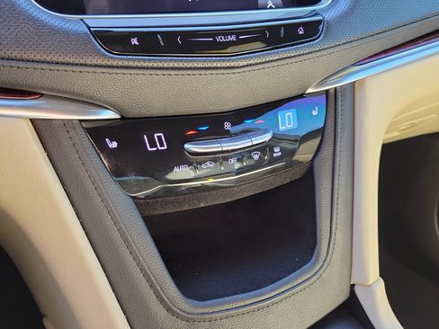 Used 2018 Cadillac XT5 Luxury w/ Driver Awareness Package FWD image 37