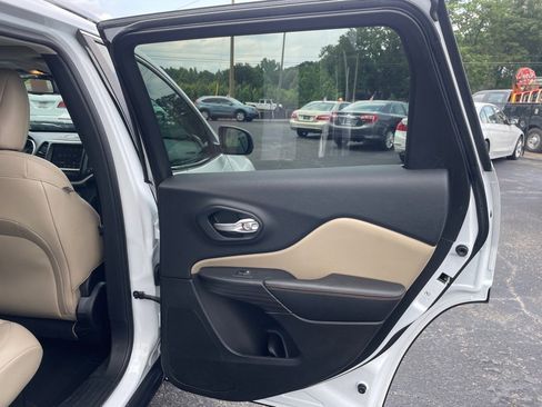Used 2015 Jeep Cherokee Limited FWD image 19