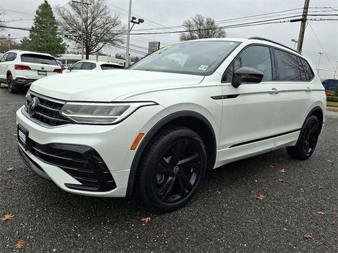 Used 2024 Volkswagen Tiguan SE R-Line image 3