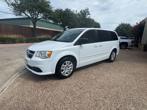 Used 2014 Dodge Grand Caravan SE w/ Quick Order Package 29E SE FWD image 12