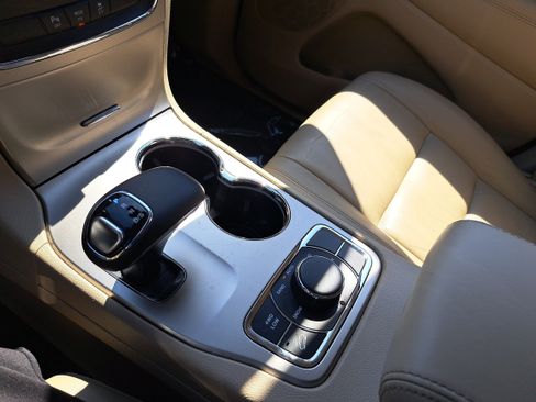 Used 2014 Jeep Grand Cherokee Limited image 25