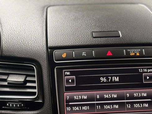 Used 2016 Volkswagen Touareg VR6 image 28